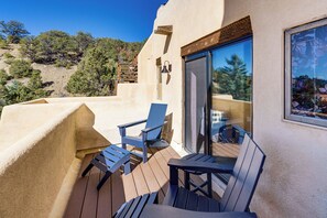 Terrace/patio - Solera Lodge: Your Taos Adventure Basecamp (VALDEZ)