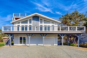 Exterior - Ocean side home steps from sand dog friendly (Rockaway Beach)