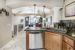 Fridge, microwave, oven, stovetop - Oceanfront townhome with amazing views decks beach access and updated kitchen (Rockaway Beach)