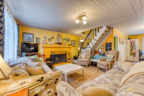 TV, fireplace, DVD player, offices