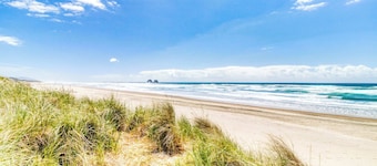 Dog friendly welcoming classic beach cottage with water views