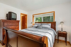 3 habitaciones, tabla de planchar con plancha, wifi y ropa de cama 