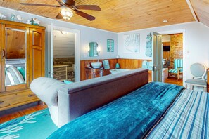 3 bedrooms, WiFi, bed sheets - Dog Friendly Cottage with Private Hot Tub Close to Beach and Downtown (Rockaway Beach)