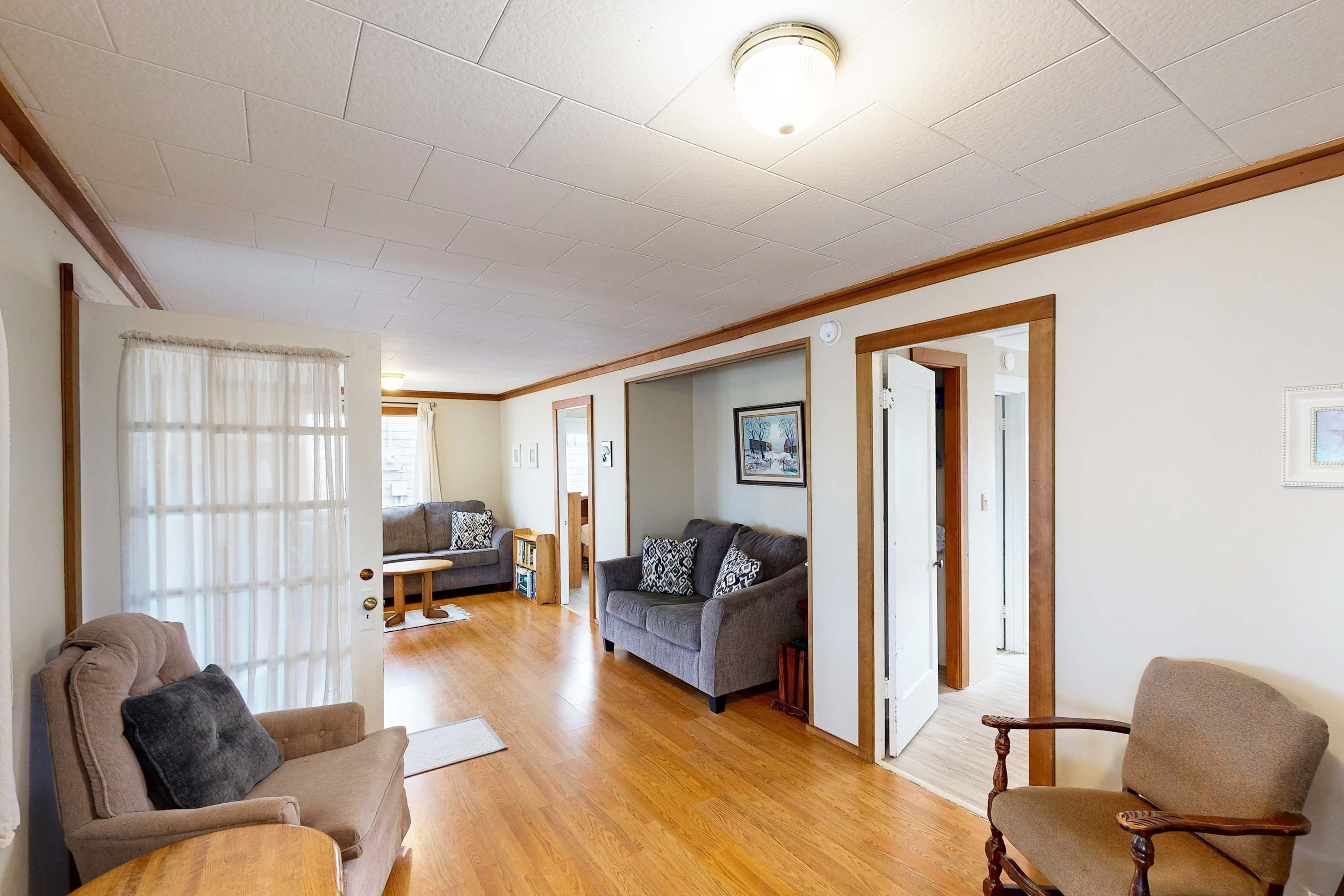 Téléviseur, foyer, lecteur de DVD, bureau