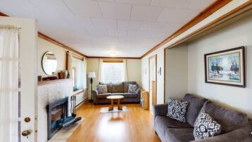 TV, fireplace, DVD player, offices