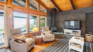 TV, fireplace, DVD player, offices