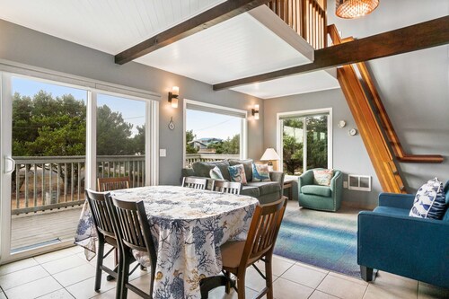 Dog friendly home across street from beach with rooftop deck and views
