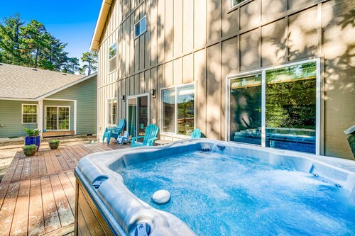 Dog friendly home near the beach with hot tub WiFi Ping Pong and foosball