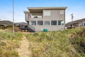 Exterior - Oceanfront Dog Friendly Home with Free WiFi Perfect for a Family Beach Trip (Rockaway Beach)