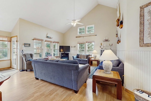 TV, fireplace, DVD player, table football - Sunny Beach House with Private Hot Tub Firepit and Tons of Space Dogs OK (Rockaway Beach)