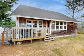 Exterior - Sunny Beach House with Private Hot Tub Firepit and Tons of Space Dogs OK (Rockaway Beach)