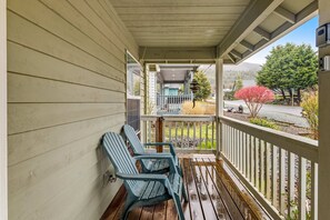 Terrace/patio - Dog Friendly Home Just a Half Mile Walk to the Beach and Heart of Town (Rockaway Beach)
