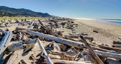 Spacious Family and Dog Friendly Home with New Private Hot Tub and Smart TVs