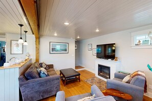 Fernseher, Kamin, DVD-Player, Arbeitsbereiche