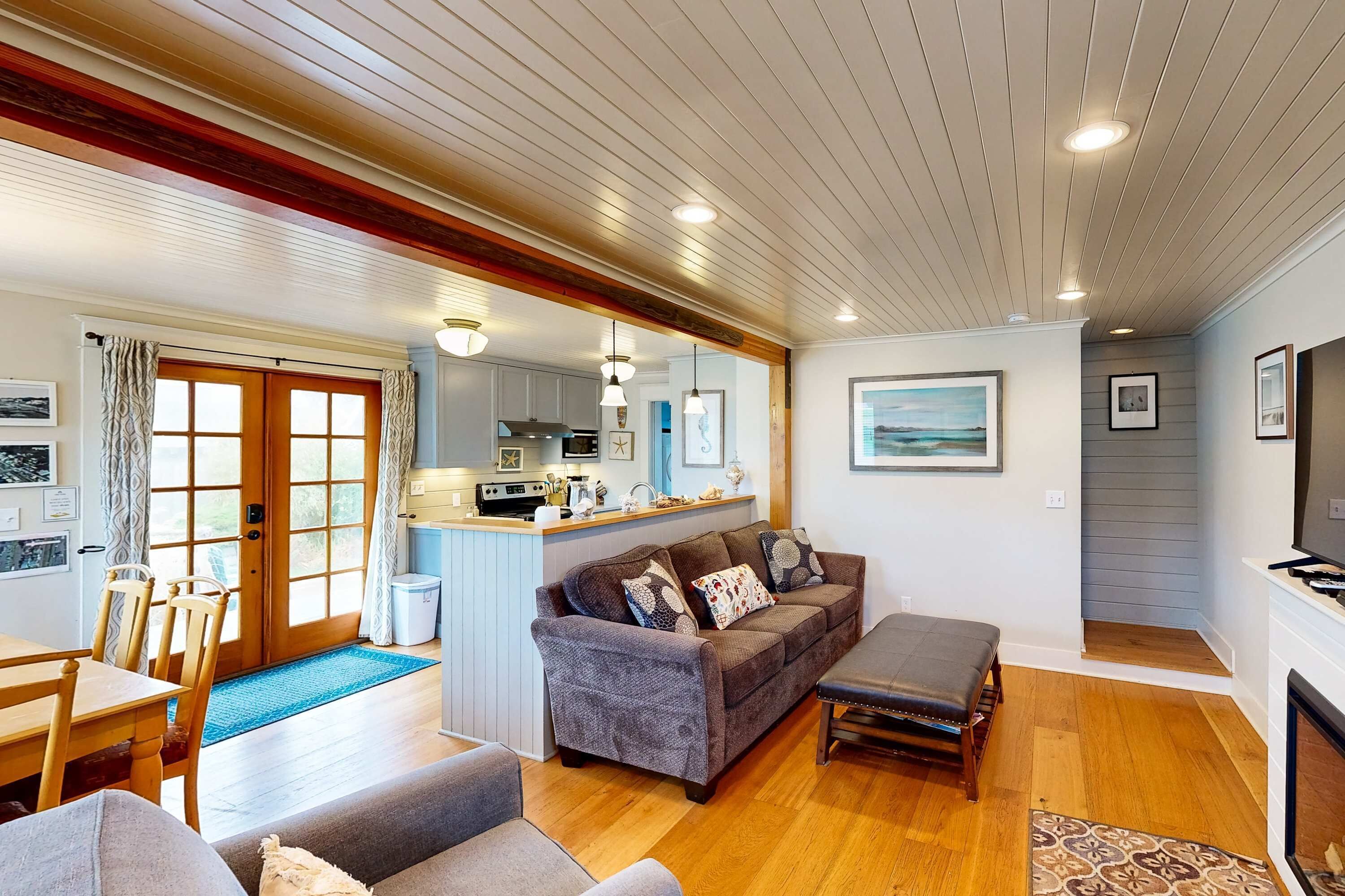 TV, caminetto, lettore DVD, studio