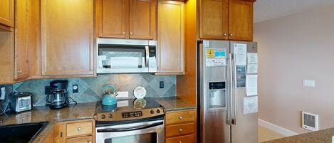 Kühlschrank, Mikrowelle, Ofen, Herdplatte