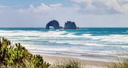 Modern Condo with Gorgeous Views Balcony and WiFi Quick Walk to Beach