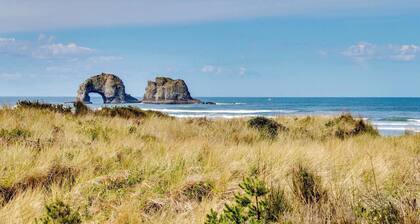 Family Friendly Oceanfront Condo with Free WiiFi Ocean Views and Easy Beach Access