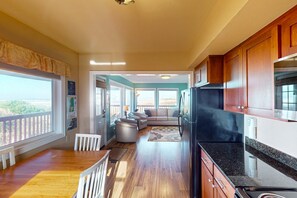 Interior - Family Friendly Oceanfront Condo with Free WiiFi Ocean Views and Easy Beach Access (Rockaway Beach)