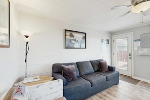 TV, fireplace, DVD player, offices - Dog Friendly Waterfront Condo with Ocean Views and Nearby Beach Access (Rockaway Beach)