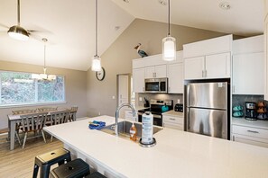 Fridge, microwave, oven, stovetop - New House in Quiet Location with Modern Amenities near Beach Lake and Town (Rockaway Beach)