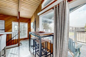 Dining - Renovated home near beach access with two kitchens and fireplace dog friendly (Rockaway Beach)