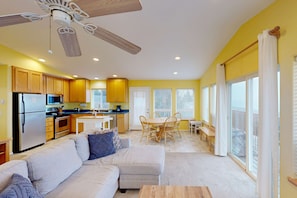 TV, DVD player, offices - Dog friendly house with ocean view and entertainment walk to beach (Rockaway Beach)