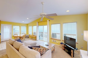TV, DVD player, offices - Dog friendly house with ocean view and entertainment walk to beach (Rockaway Beach)