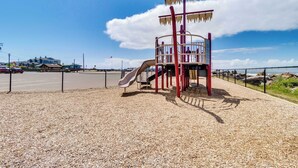 Unclassified image, 2 of 25, button - Oceanfront condo with a full kitchen balcony and sweeping sea views (Rockaway Beach)