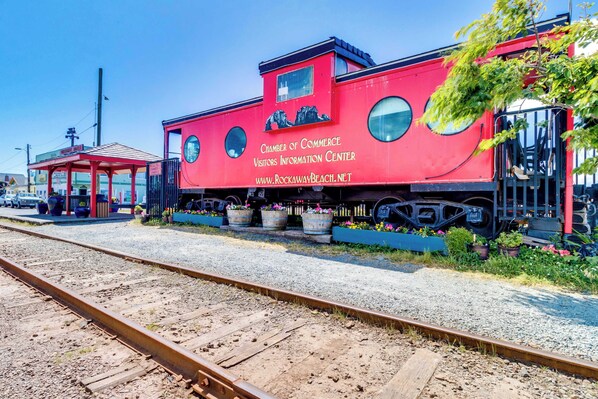 A red building with a sign for the Chamber of Commerce Visitors Information Center. - Home near the beach with furnished deck gas grill and outdoor firepit (Rockaway Beach)