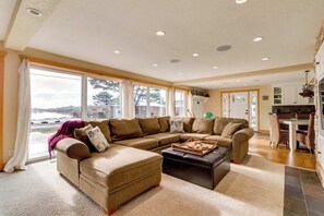 Televisio, DVD-soitin, työhuone