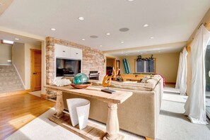 Televisio, DVD-soitin, työhuone