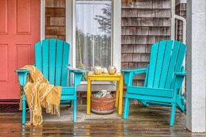 Terrace/patio - Inviting house near the beach with private hot tub and game room (Rockaway Beach)