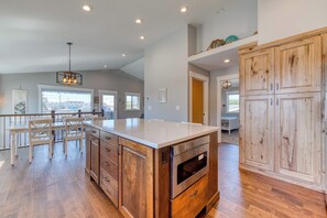 Interior - Newly built home with lake view and game room steps to downtown walk to beach (Rockaway Beach)