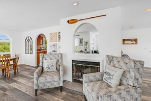 TV, fireplace, DVD player, offices