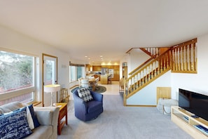 TV, DVD player, offices - Relax and Enjoy Expansive Ocean Views from Your Own Private Retreat (Rockaway Beach)