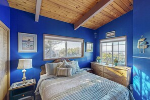 2 bedrooms, desk, iron/ironing board, WiFi - Ocean and Lake View Home with Private Hot Tub 1 2 Block to Beach Dogs OK (Rockaway Beach)