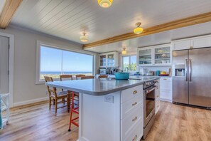 Fridge, microwave, oven, stovetop - New listing Oceanfront home with private beach access amazing views and Ping Pong (Rockaway Beach)