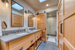 Shower, hair dryer, towels, shampoo - Dog friendly two story home with furnished deck mountain views and foosball table (Rockaway Beach)