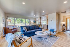 TV, table football, offices - Dog friendly two story home with furnished deck mountain views and foosball table (Rockaway Beach)