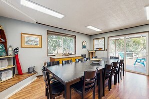 Dining - Centrally located home with lake views private pool and spacious deck (Rockaway Beach)