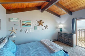 3 bedrooms, iron/ironing board, WiFi, bed sheets - Oceanfront house with amazing views and short walk to downtown dogs welcome (Rockaway Beach)