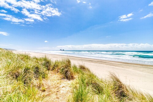 Family Friendly House Near the Beach with a Gas Fireplace Dogs Welcome