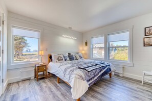 4 makuuhuonetta, työpöytä, silitysrauta/-lauta, Wi-Fi