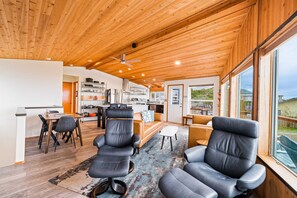 TV - Oceanfront house with private beach access and amazing ocean views dog friendly (Rockaway Beach)