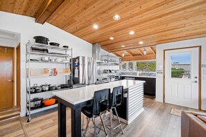 Fridge, microwave, oven, stovetop - Oceanfront house with private beach access and amazing ocean views dog friendly (Rockaway Beach)