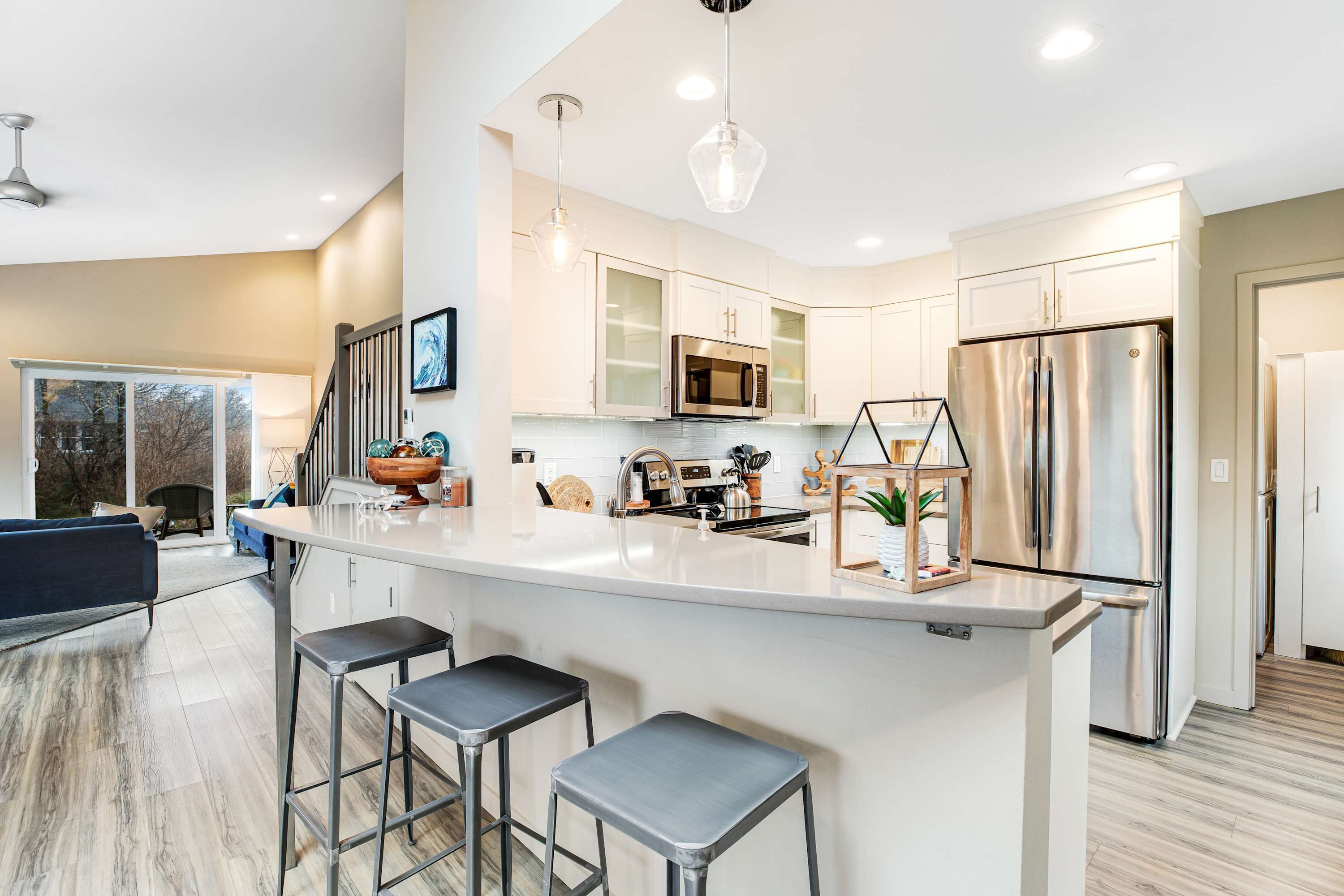 Køleskab, mikrobølgeovn, ovn, kogeplade