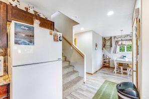 Interior - Dog friendly Home with Deck and Enclosed Yard Near Beach Access (Rockaway Beach)