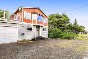 Exterior - Dog friendly Home with Deck and Enclosed Yard Near Beach Access (Rockaway Beach)