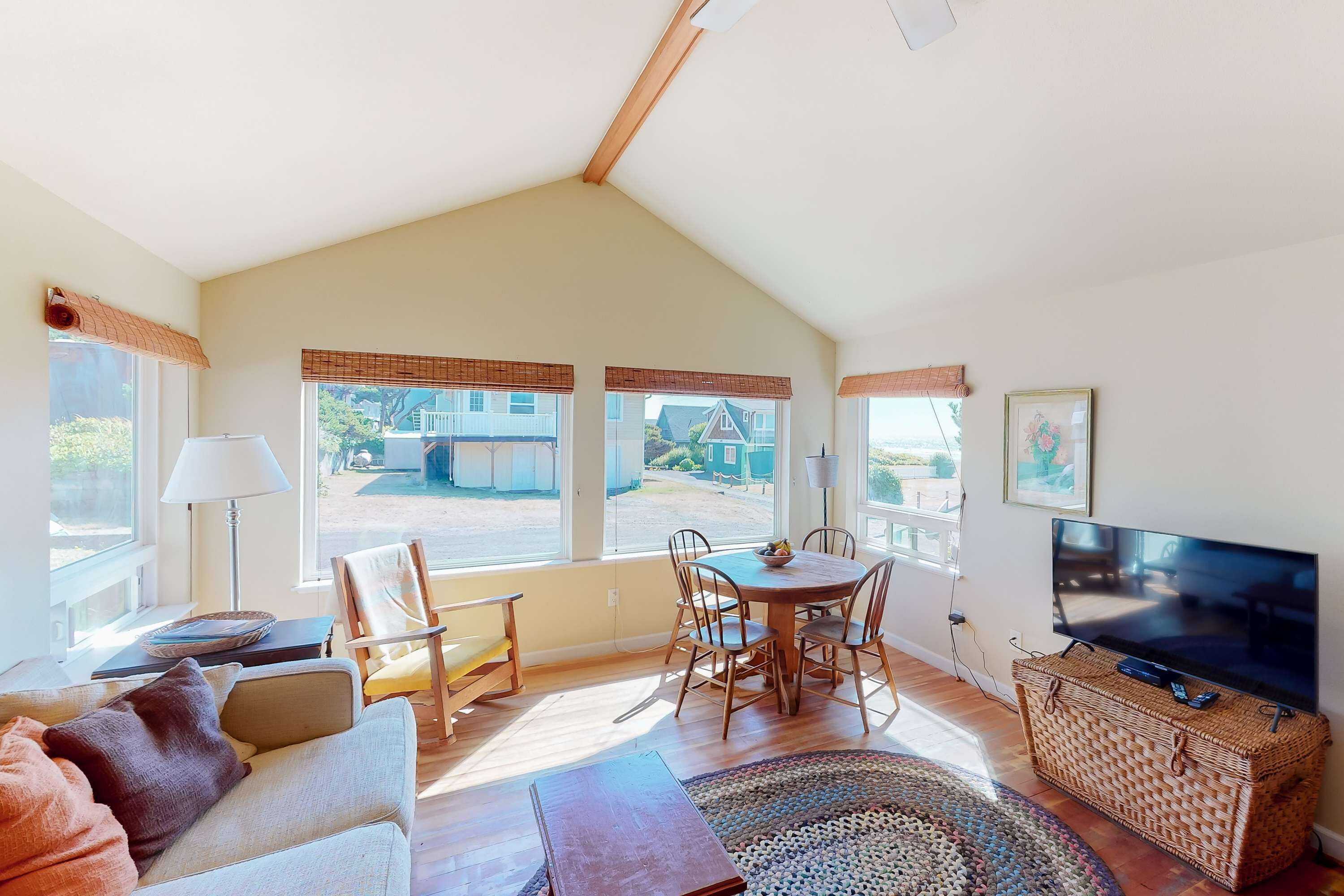 Televisión y oficina 